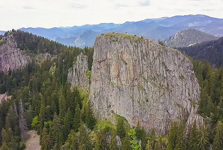 Изумително! Огърлицата на Смолян е пазена от пет скали