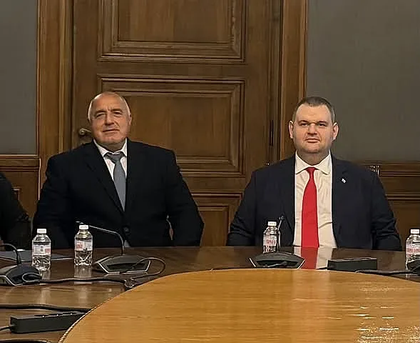 Пеевски и Борисов с извънредно решение за кабинета