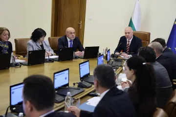 Спешно! Желязков свиква министри заради кризата с Лукойл