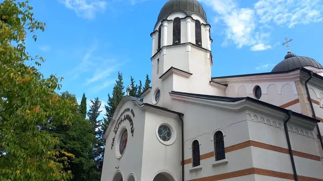 В неделя: иде зима, местим часовника с час назад и празнуват 5 хил. старозагорци   