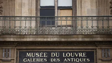Нови разкрития за арестуваните за обира в Лувъра