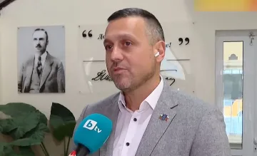 Диабет или затвор! Кметът на Елин Пелин тотално пустоса Хелоуин