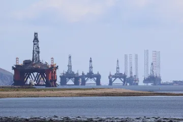 Петролът стартира седмицата с поскъпване по борсите