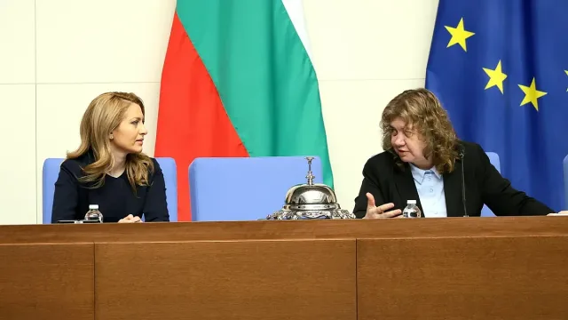 Ключов ден. Подписват ротацията