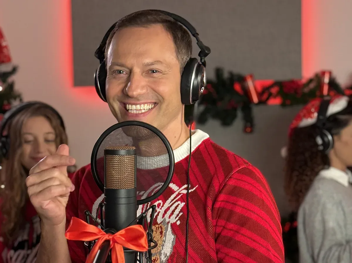 Празниците идват и Кока-Кола освежава магията на Коледа с ново звучене и гласа на Орлин Павлов