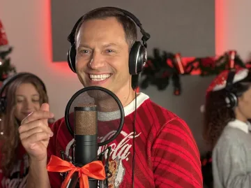 Празниците идват и Кока-Кола освежава магията на Коледа с ново звучене и гласа на Орлин Павлов