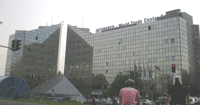 Ето кой взима знакова сграда на прехода