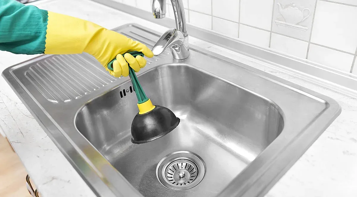 9 неща, които никога не бива да хвърляте в кухненската мивка