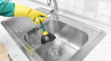 9 неща, които никога не бива да хвърляте в кухненската мивка
