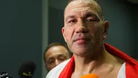 Защо наш боксов шампион се върна в класната стая?