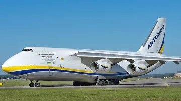 Легендарен самолет каца на летището в София