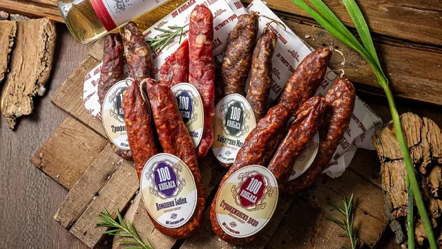 От стари рецептурници до смели експерименти: Продуктите на „100 колбаса“ с изцяло българско месо