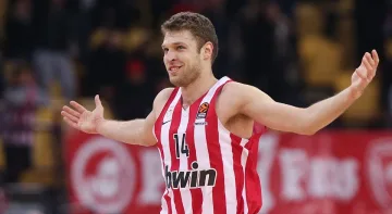 Везенков поведе Олимпиакос към важна победа в Евролигата