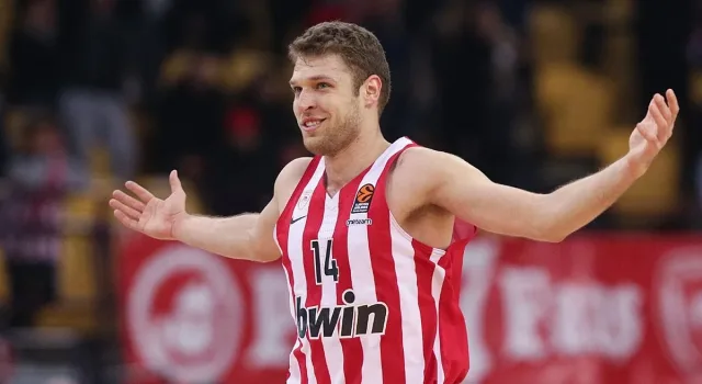 Везенков поведе Олимпиакос към важна победа в Евролигата