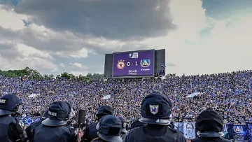 Феновете на Левски удариха в земята тези на ЦСКА