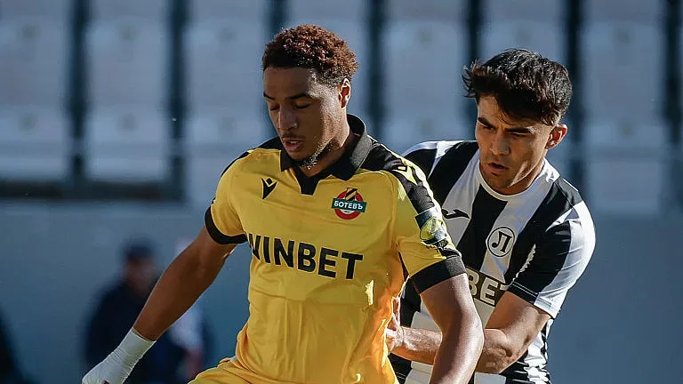 Заради простотия! Футболното дерби на Пловдив не завърши ОБНОВЕНА