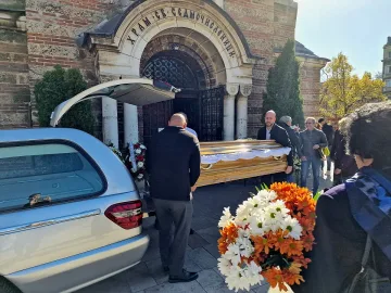 Стотици си взеха последно сбогом с Агент Тенев СНИМКИ