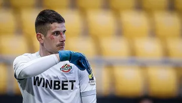 Вратарят на Ботев Пд скочи на журналист! Тежко обвинение