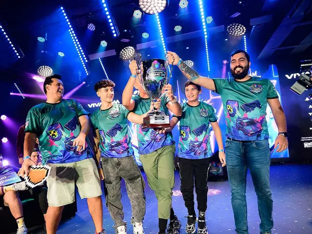 Дигитална реплика на крепостта Царевец в Minecraft оживя на финала на Vivacom GAME ON 2025