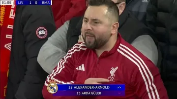 Българин трогна "Анфийлд" по време на Ливърпул - Реал Мадрид