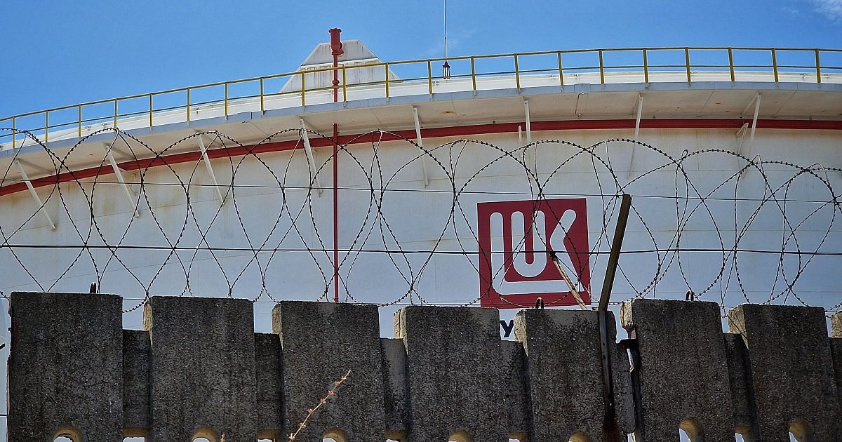 Много лоша новина за Лукойл! Дойде от ключов доставчик на петрол ...