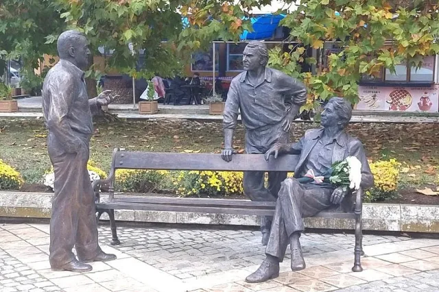 Откриха скулптурната композиция на три легенди