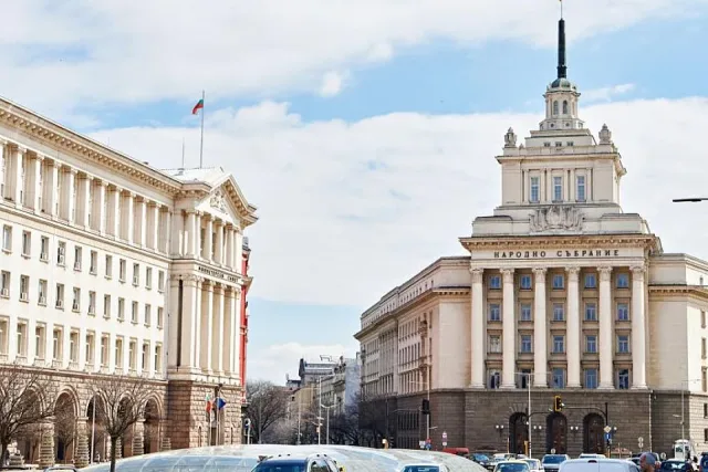 Пренареждане в парламента. Знакови лица отпадат