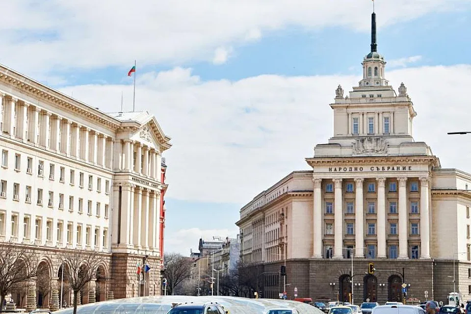 10 бивши премиери и министри с декларация към властта