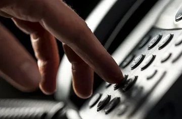 Нов удар на телефонните изверги! Фалшив следовател се свърза с журналист