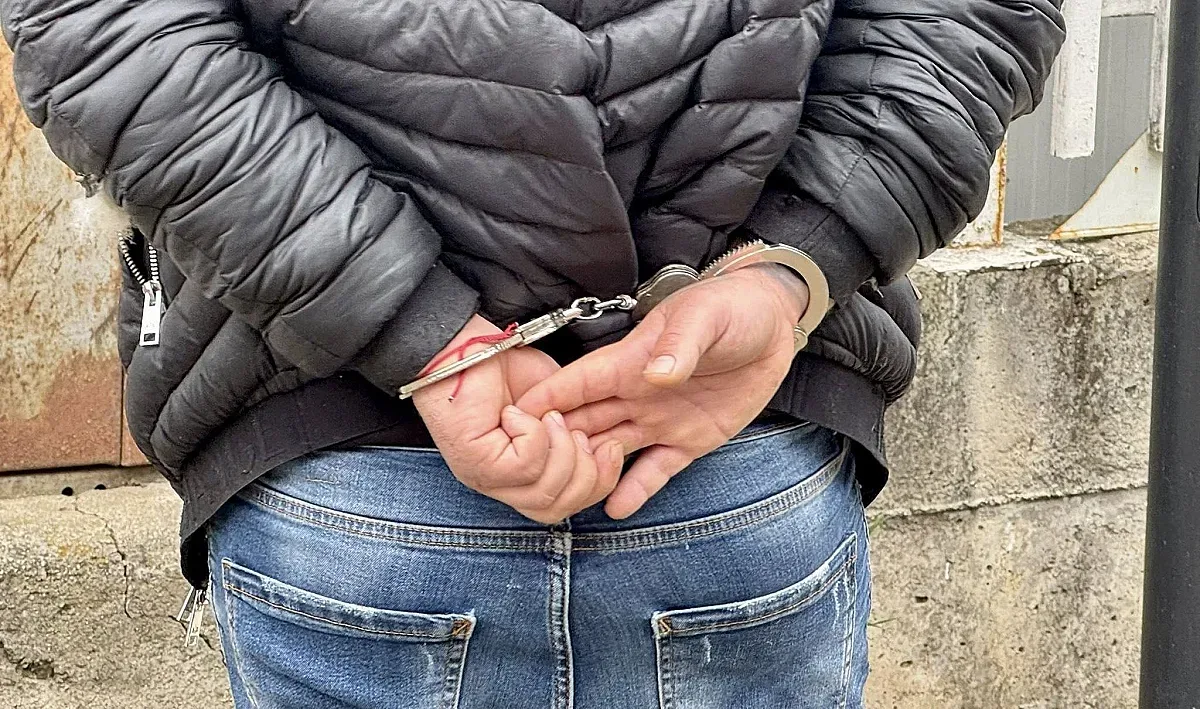 Задържаха трима за огромна кражба на злато и бижута