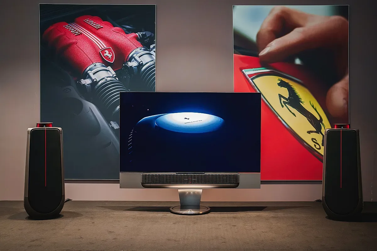 Със скоростта на звука! Ferrari и Bang & Olufsen представиха своята колекция в България
