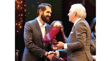 Фондацията на арх. Пламен Мирянов разпространява свещеното слово