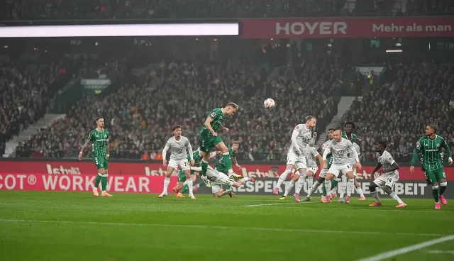 Обрат в най-острия мач в Германия, сблъсъците предстоят