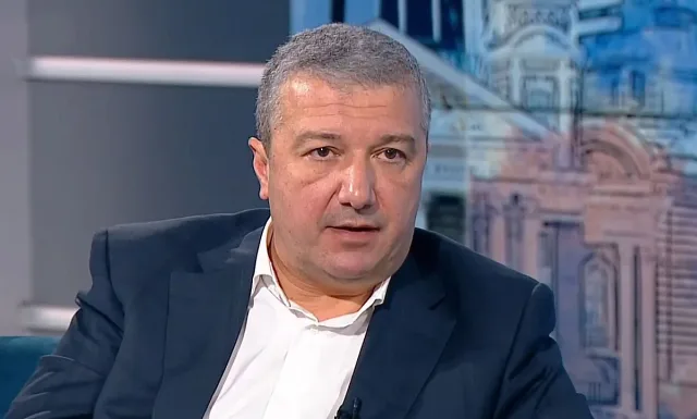 Драгомир Стойнев с остро предупреждение за съдбата на Лукойл