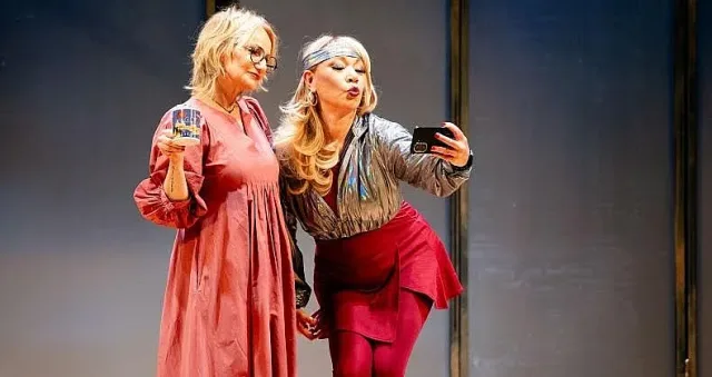 Пародия на инфлуенсърите става хит