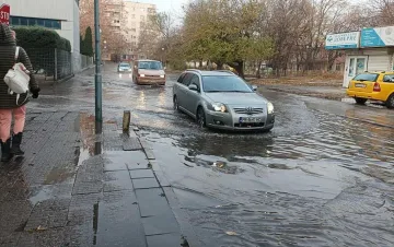 Почна се! Два града под вода /ВИДЕО/