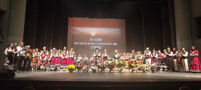 С концерт-спектакъла „Изгреяли зорници звездици“ отбелязаха 60 години от създаването на ансамбъл „Зорница“