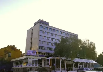 Кошмар в хотел "Раховец" в Горна Оряховица! Зла гад в леглото на деца (СНИМКИ)