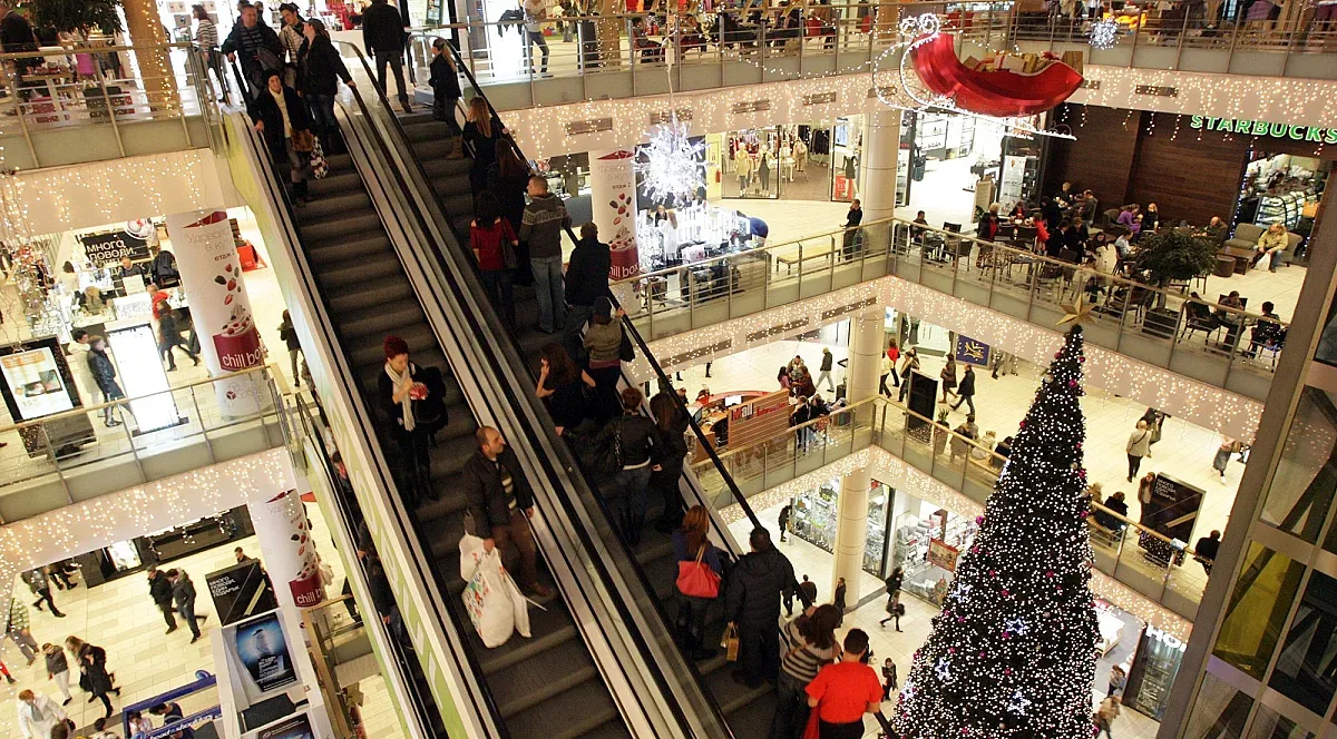 Ритейл парковете изпреварват моловете в битката за търговските площи