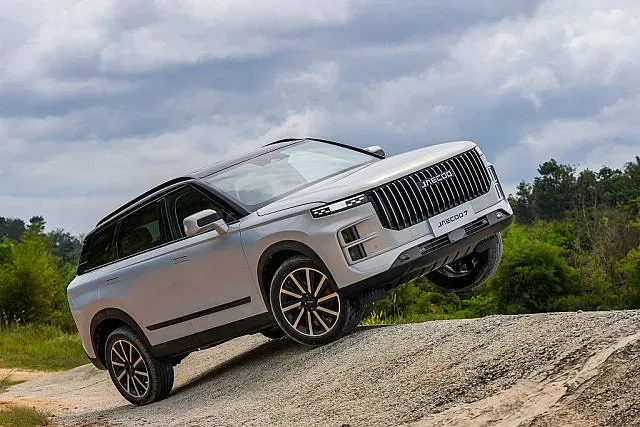 Нови китайски автомобилни марки завладяват родния пазар