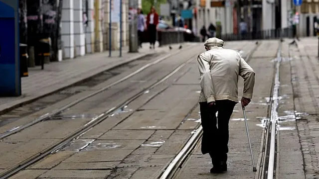 Уникална новина за милиони пенсионери! Какви помощи им се полагат