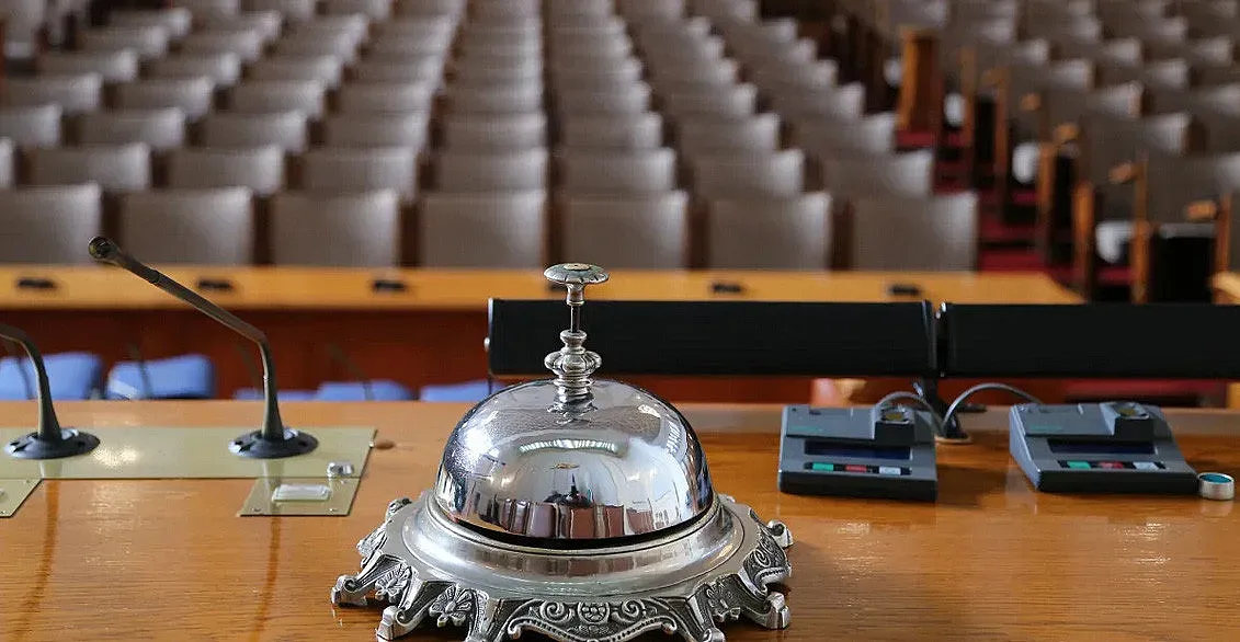 Голямо име удря първия звънец в парламента