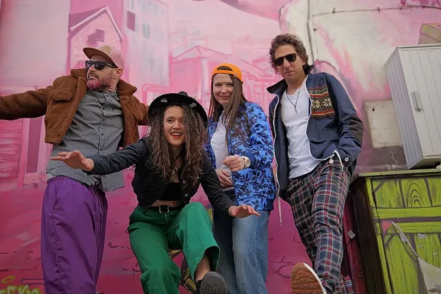 GREESH представя "Кой си" – нов сингъл с груув и зъби