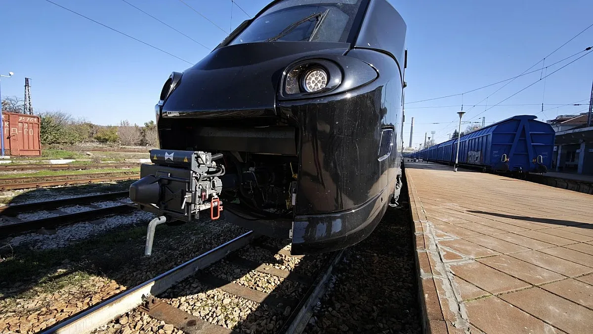 Дарт Вейдър потегли. Вижте първия чисто нов влак у нас /СНИМКИ/