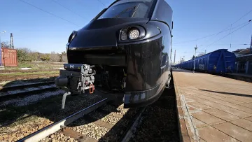 Дарт Вейдър потегли. Вижте първия чисто нов влак у нас /СНИМКИ/