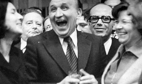 Денят, в който изчезна думата „народна“