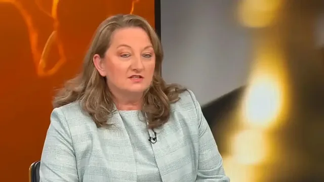 Сачева припомни миналото на Спецов. Кой поема НАП