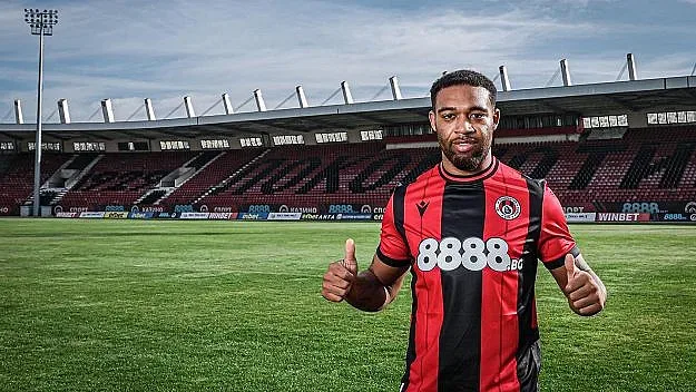 Не е истина! Бившият на Ливърпул подписа с Локомотив Сф