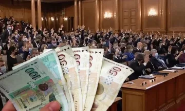 Взимат заплата, но не ходят на работа. Що е то?