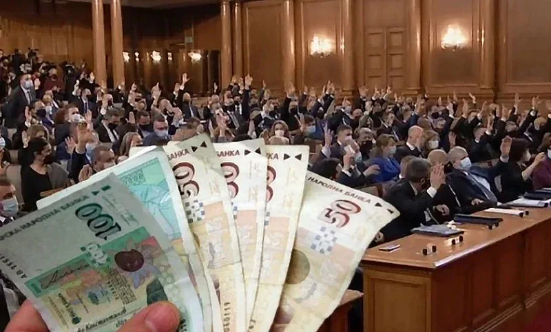 Взимат заплата, но не ходят на работа. Що е то?